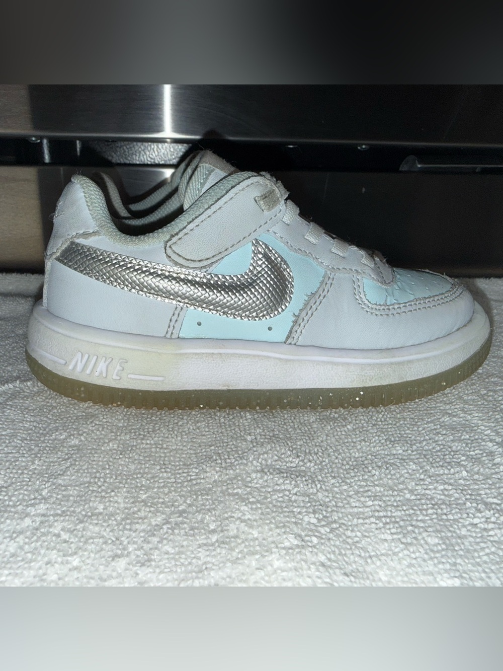 Nike Kids' White and Silver Low-Top Sneaker Girls Size 10C